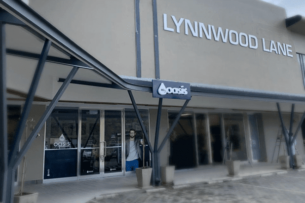 Joyous celebration of Oasis Water’s 300th Outlet 